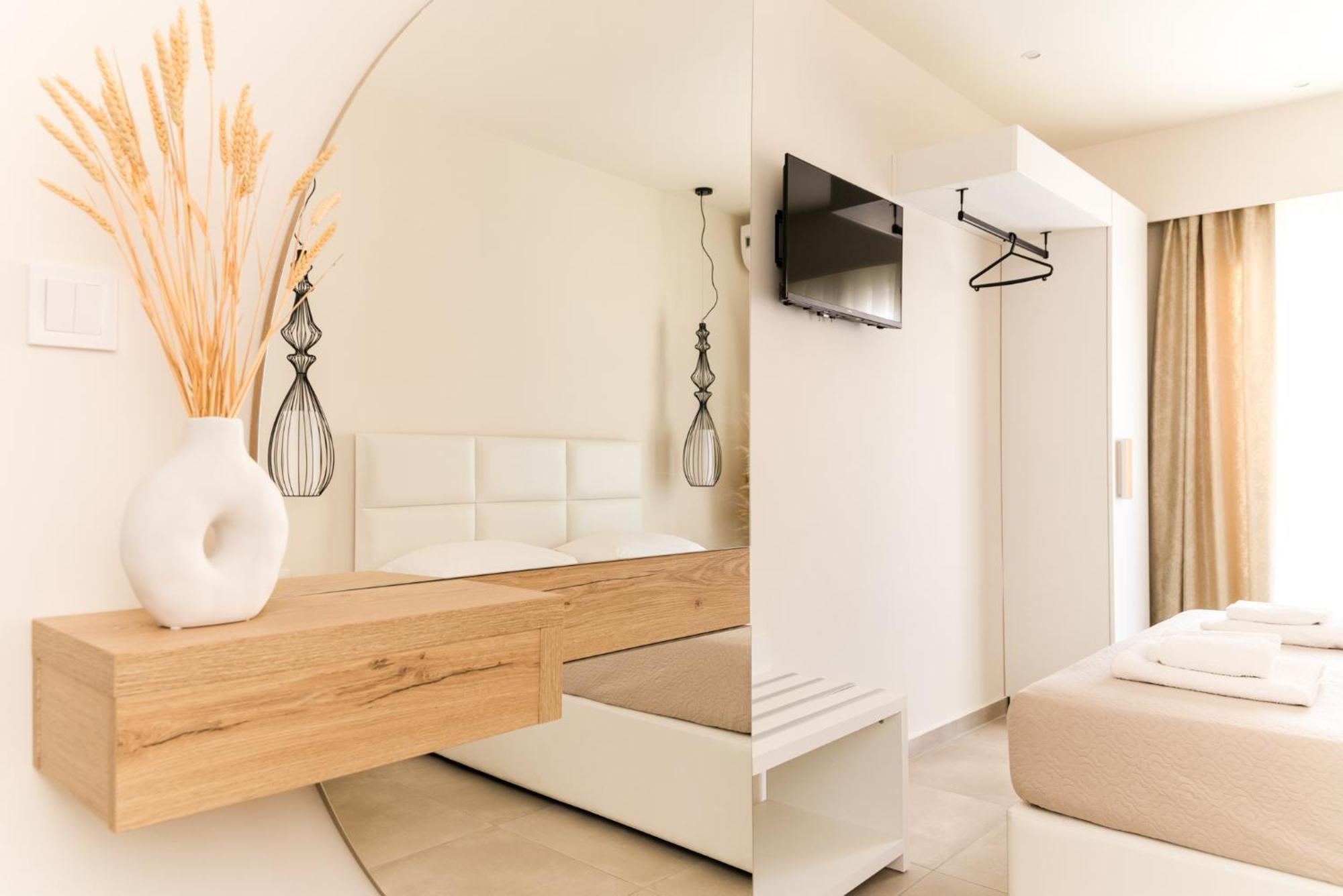 Mystery Suites And Apartments Neoi Poroi Bagian luar foto