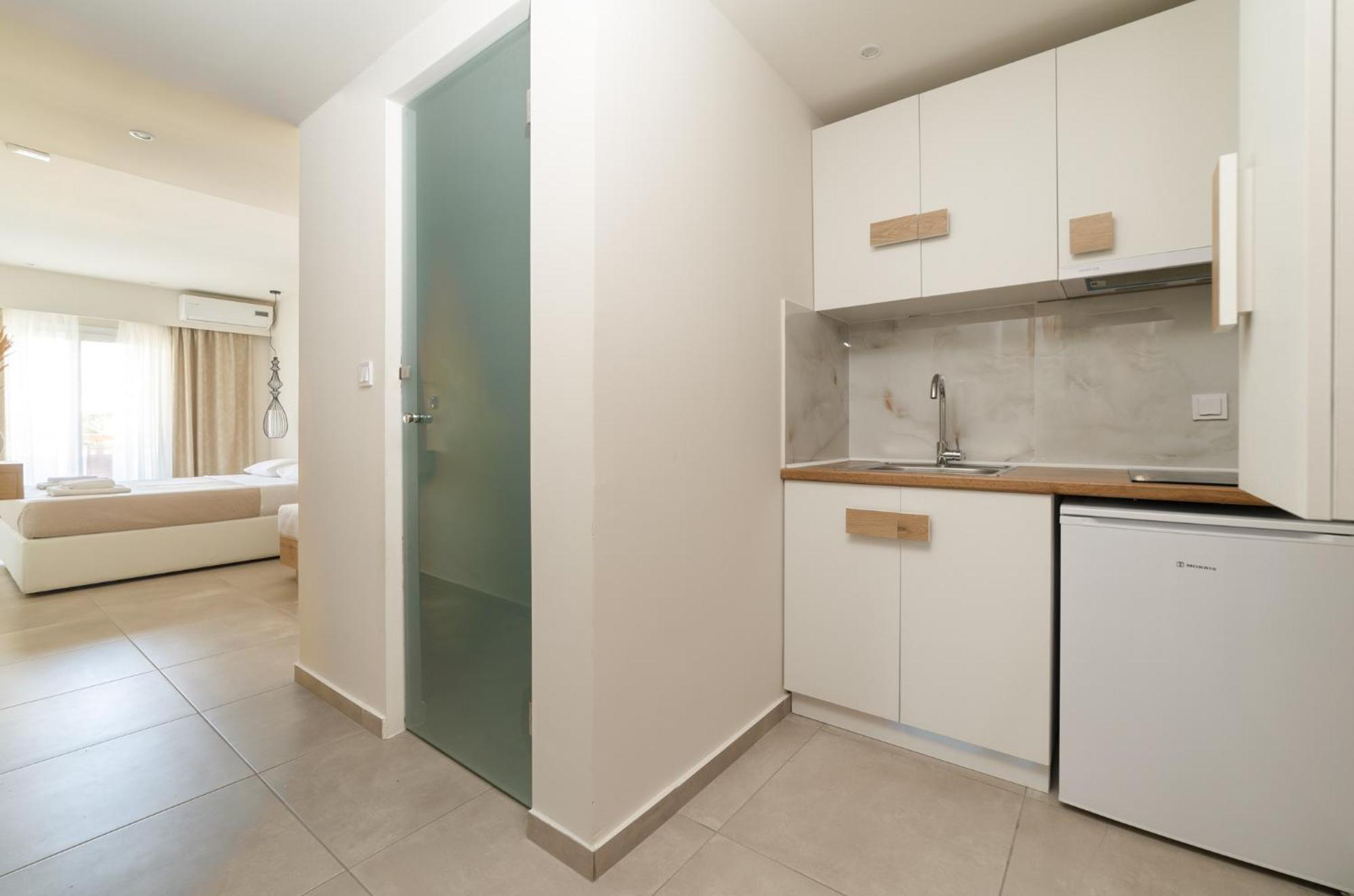 Mystery Suites And Apartments Neoi Poroi Bagian luar foto