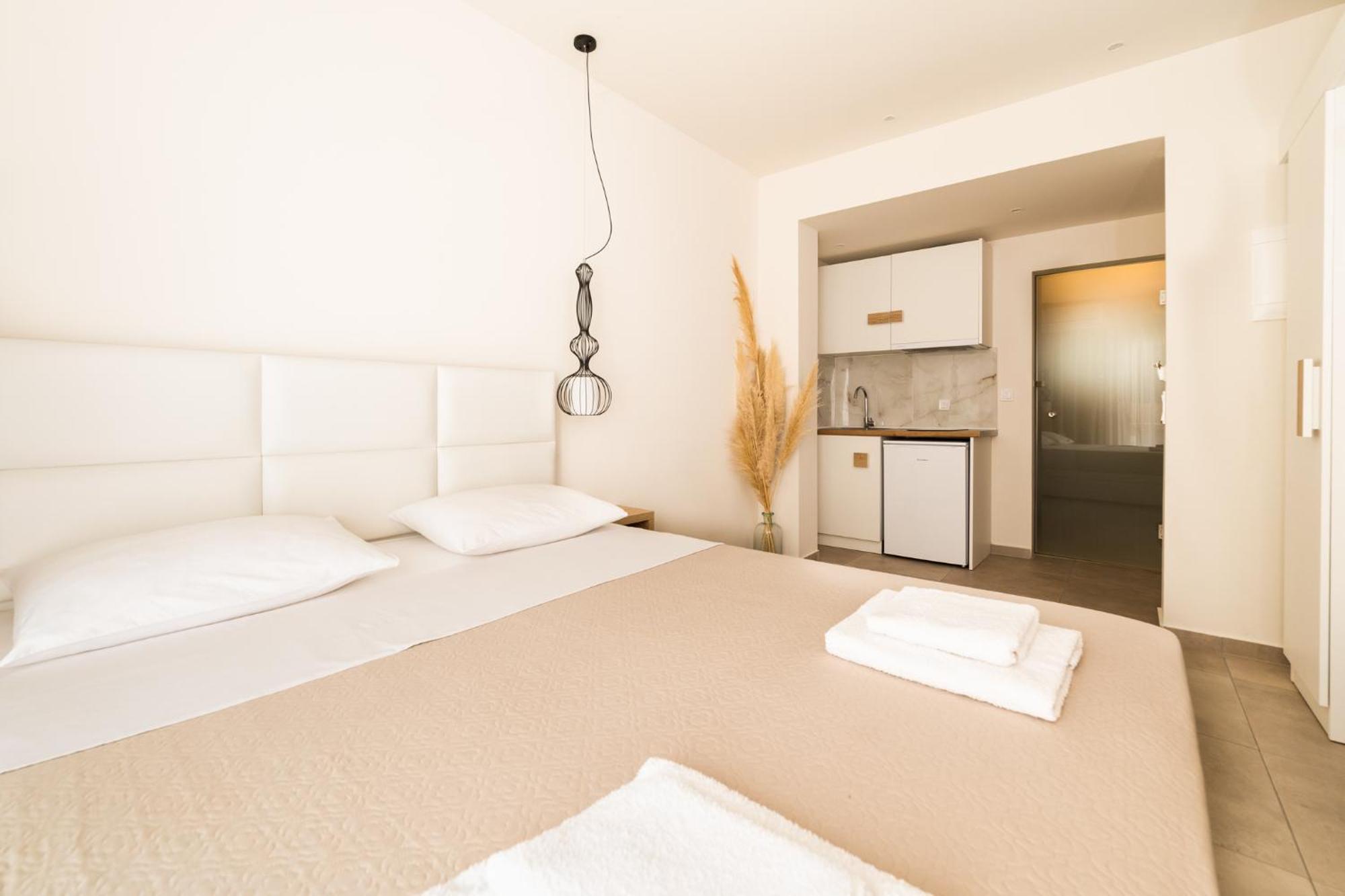 Mystery Suites And Apartments Neoi Poroi Bagian luar foto